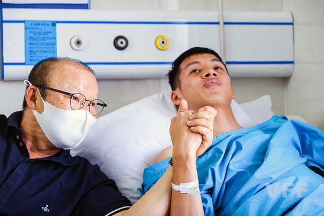 VIDEO: Hùng Dũng lạc quan, động viên ngược lại HLV Park Hang Seo