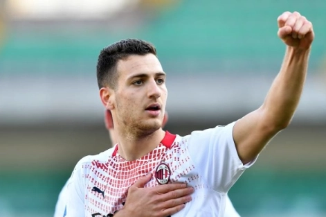 Đánh bại Verona, AC Milan tạm rút ngắn cách biệt với Inter