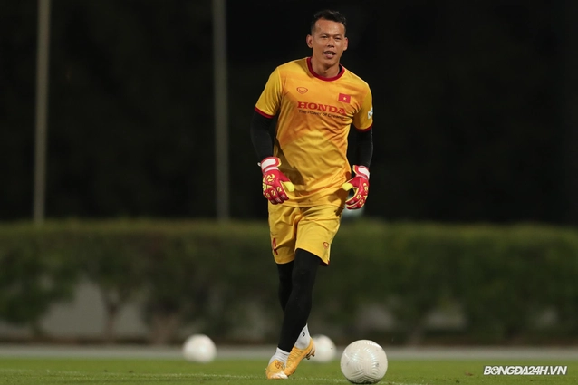 VIDEO: Những pha cứu thua lý giải vì sao Tấn Trường đẩy Văn Lâm lên ghế dự bị