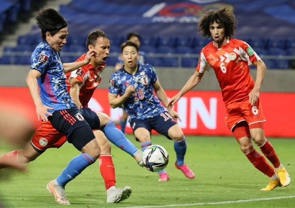 Sao Liverpool lập công trong chiến thắng đậm của tuyển Nhật Bản