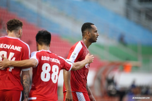 VIDEO: Paulo Pedro bắt vô lê ghi siêu phẩm cho Viettel FC