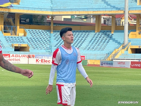 VIDEO: Phan Tuấn Tài khoác số áo lạ trong buổi tập cùng Viettel FC