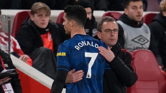 VIDEO: Ralf Rangnick nói gì sau phản ứng của Ronaldo khi bị thay ra?