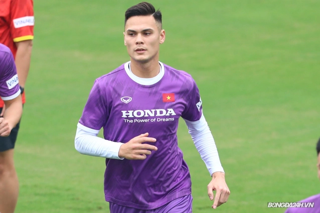 Adriano Schmidt nói tiếng Việt bập bẹ trong cuộc phỏng vấn của Châu Ngọc Quang