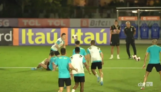 Video: Gabriel Martinelli gây ấn tượng trong buổi tập mới nhất của ĐT Brazil