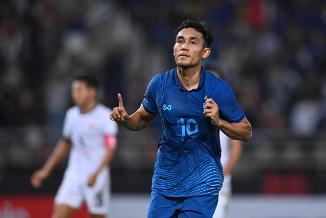 VIDEO: Dangda đánh đầu đẳng cấp mở tỉ số cho Thái Lan trước Malaysia