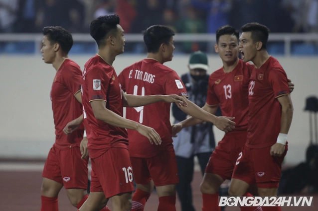 VIDEO: Nguyễn Tiến Linh ghi bàn đẳng cấp vào lưới Indonesia