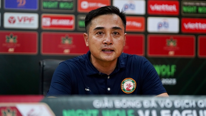 HLV Đức Thắng không hài lòng với mật độ thi đấu tháng 5 của V-League