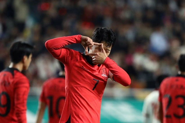 VIDEO: Son Heung Min dứt điểm đẳng cấp vào lưới ĐT Việt Nam