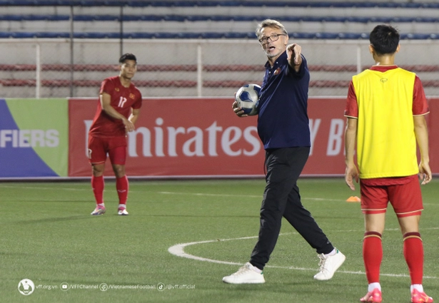 VIDEO: Màn truyền lửa 'cực nhiệt' của HLV Philippe Troussier cho tuyển Việt Nam