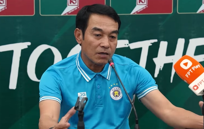 HLV Đinh Thế Nam ngỡ ngàng trước siêu phẩm của Phạm Tuấn Hải