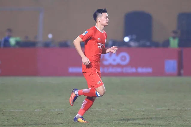 VIDEO: Tiền vệ Hoàng Đức ghi bàn thắng đẳng cấp vào lưới CLB Hà Nội