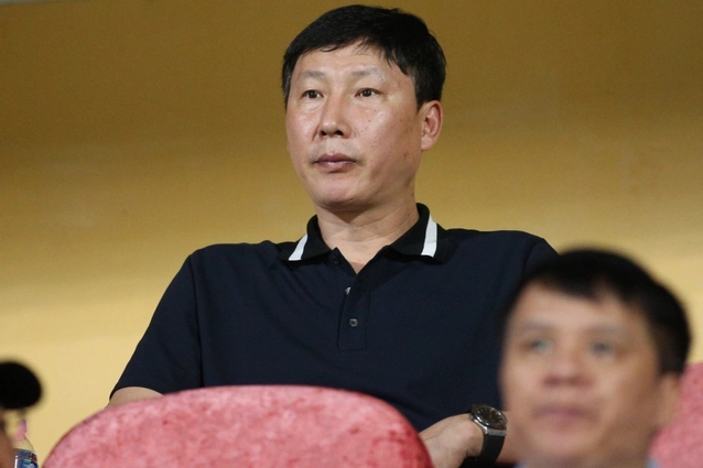 Thay đổi của HLV Kim Sang Sik trong ngày đầu tới Việt Nam