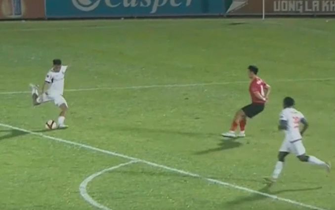 Sao U23 Việt Nam lập siêu phẩm ghi bàn vào lưới CAHN FC