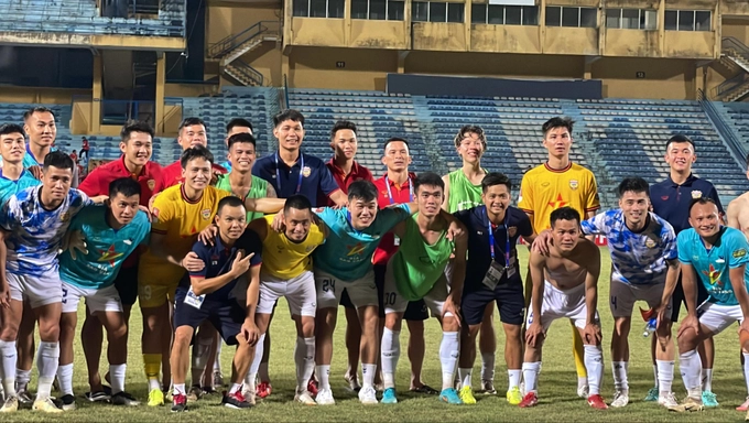 Xuân Trường cười híp mắt, hạnh phúc khi HL Hà Tĩnh trụ hạng thành công