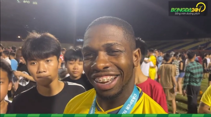 VIDEO: Rimario Gordon ca ngợi HLV Velizar Popov