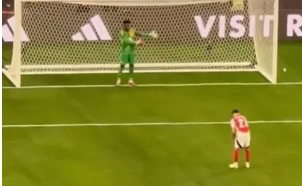 Andre Onana thách thức Fabio Vieira và cái kết