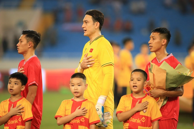 Thủ môn Đặng Văn Lâm 'ghi bàn thắng' của cuộc đời