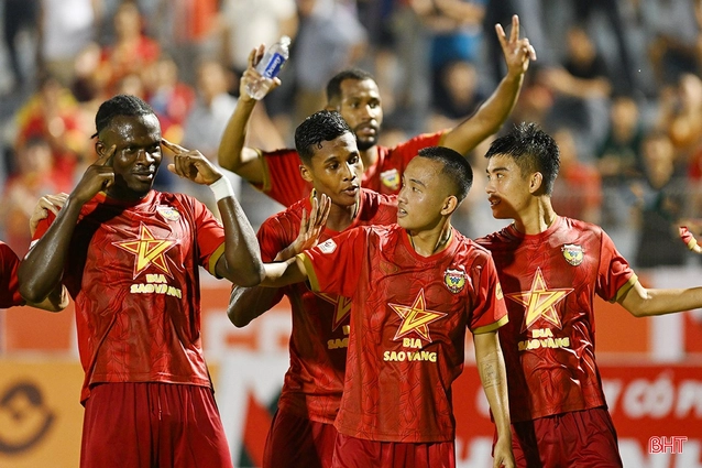 Sao Việt kiều Pháp ghi điểm với pha lập công đánh bại ĐKVĐ Nam Định