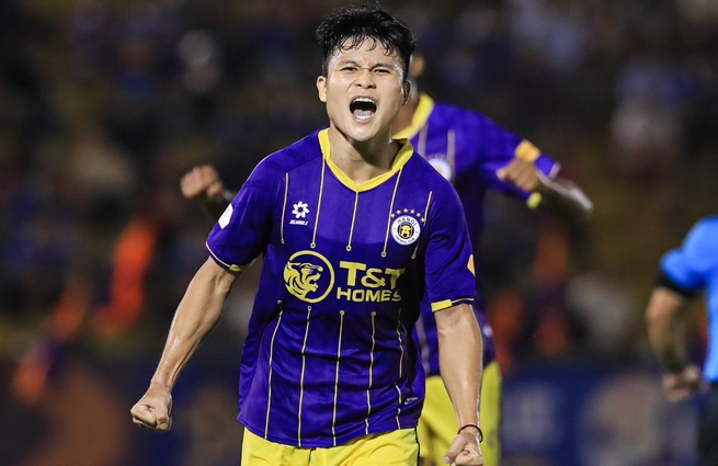 Video: Tuấn Hải lốp bóng đẳng cấp làm tung lưới Thể Công Viettel 