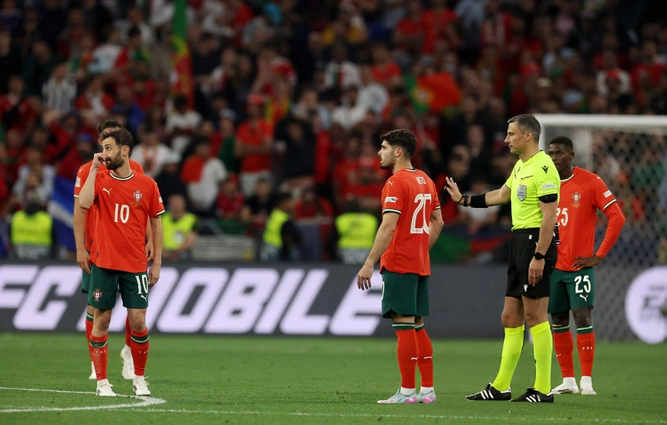 VIDEO: Bernardo Silva chê trọng tài không biết luật ở trận đấu ĐT Đức