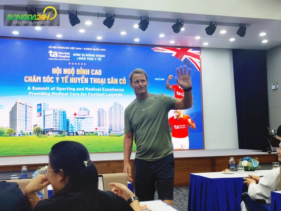 VIDEO: Teddy Sheringham: Sẽ quay lại Việt Nam vì tình cảm nồng hậu từ người hâm mộ
