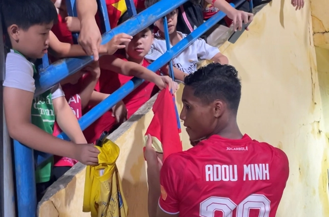 Sao Việt kiều của Công an Hà Nội cực hút fan sau trận ra mắt