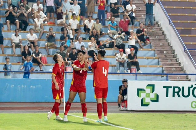 Video: Lý Đức kiến tạo, Lê Viktor ghi bàn cho U23 Việt Nam