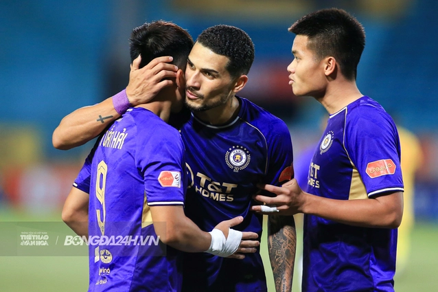 Hoàng Hên lập siêu phẩm ghi bàn trong ngày HLV Kim Sang Sik dự khán