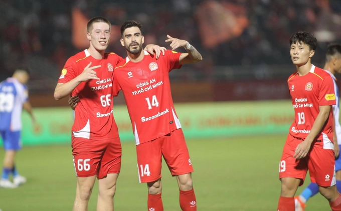 Xé lưới Ninh Bình FC, sao Việt kiều Anh ghi điểm trực tiếp với HLV Kim Sang-sik