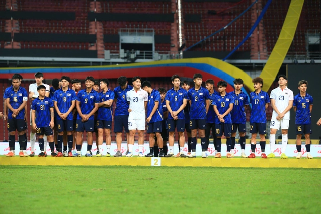 Nhìn lại cú ăn bốn khó quên của bóng đá Thái Lan