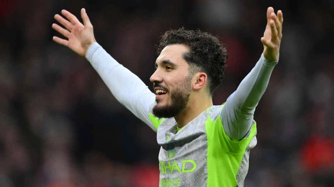 VIDEO: Pep Guardiola thừa nhận muốn hôn Rayan Cherki ở trận thắng Forest