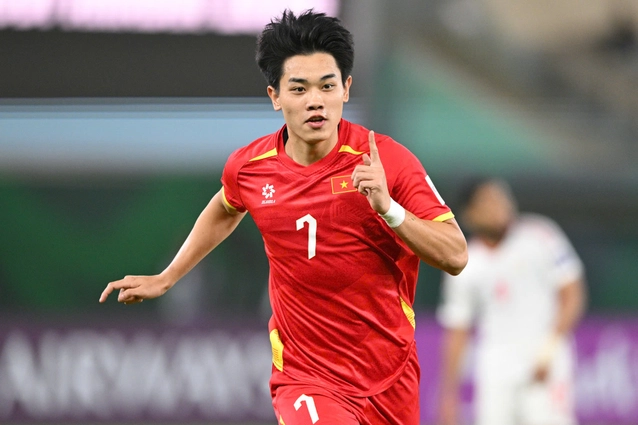 VIDEO: Đình Bắc đánh đầu ngược đẳng cấp xé lưới U23 UAE