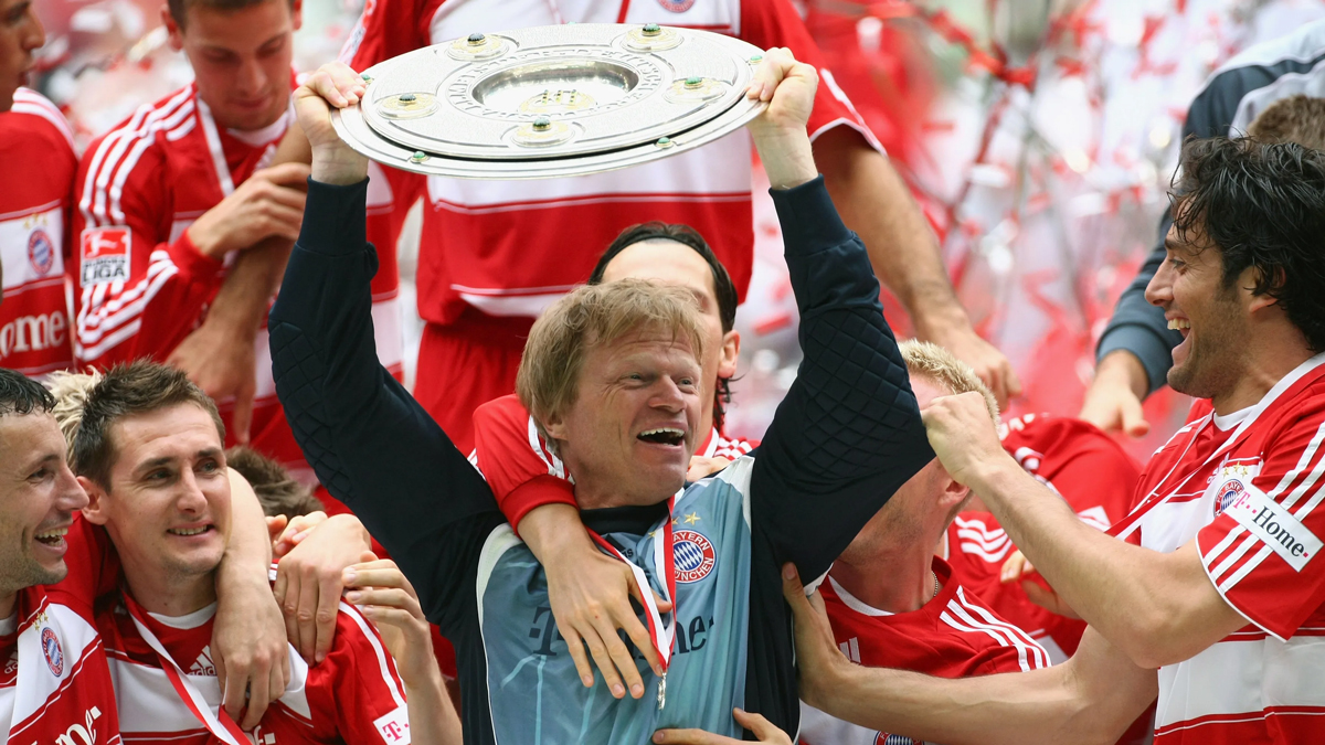 Oliver Kahn đã giành được tám chức vô địch Bundesliga Oliver Kahn đã giành được tám chức vô địch Bundesliga